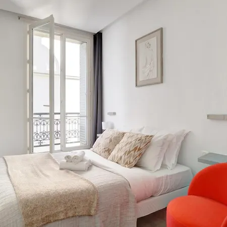 Bnbnook - Stylish 2br - Pompidou & De Apartman *
