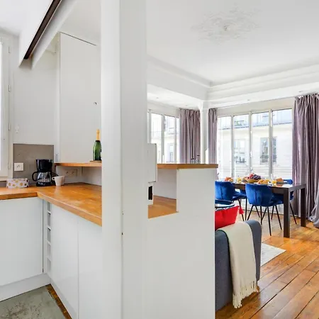 Bnbnook - Stylish 2br - Pompidou & De Apartman